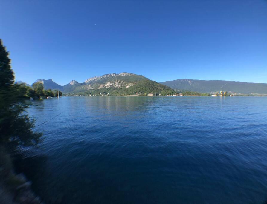 Charmant Et Spacieux Appartement A Quelques Pas Du Lac Duingt Exterior foto