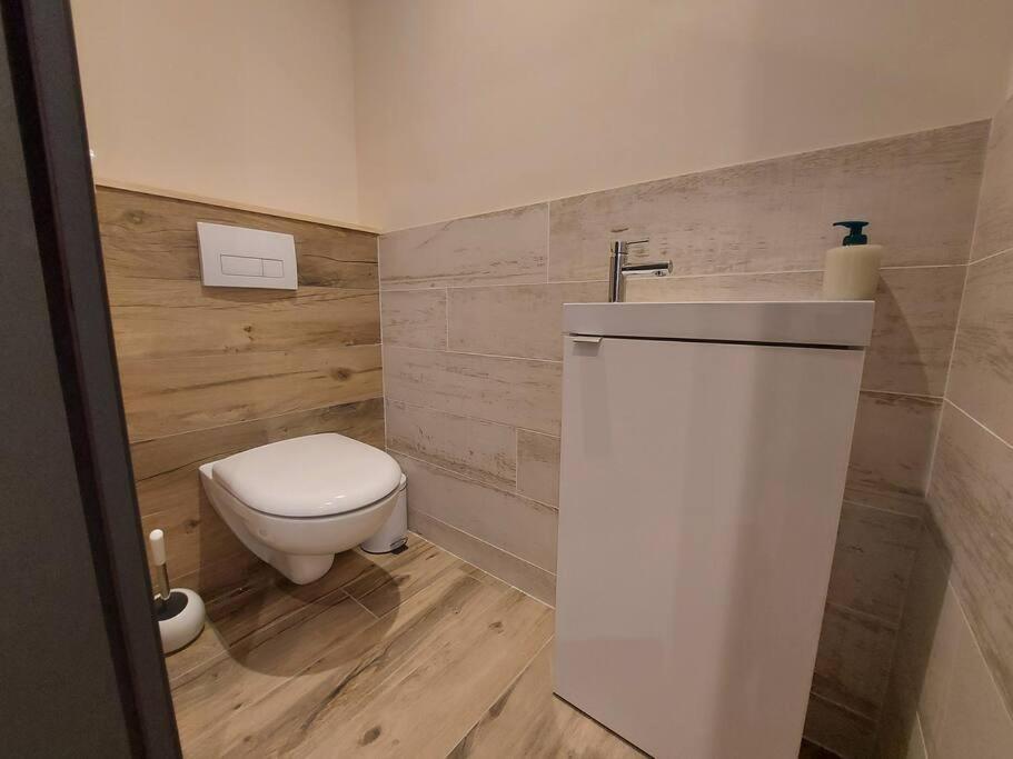 Charmant Et Spacieux Appartement A Quelques Pas Du Lac Duingt Exterior foto