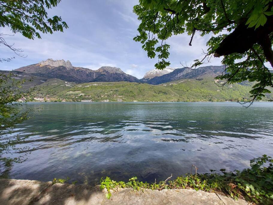 Charmant Et Spacieux Appartement A Quelques Pas Du Lac Duingt Exterior foto